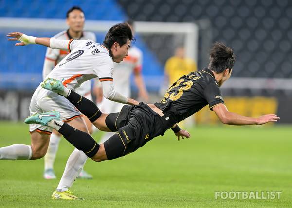 박주영(왼쪽, 화성FC). 서형권 기자