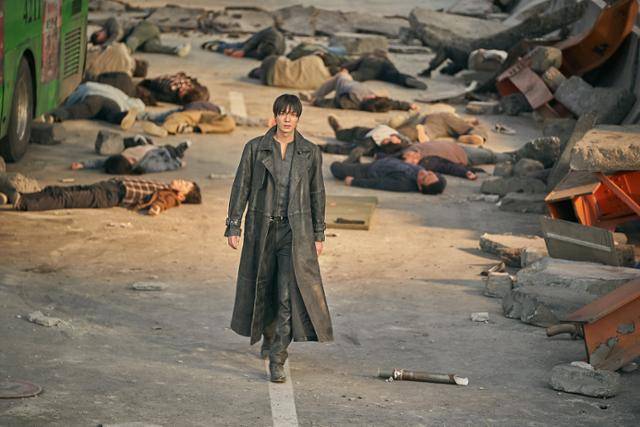 이민호가 유중혁으로 분해 존재감을 뽐냈다. 롯데엔터테인먼트 제공