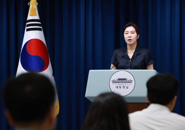 강유정 대통령실 대변인이 22일 서울 용산 대통령실에서 브리핑을 하고 있다. 연합뉴스