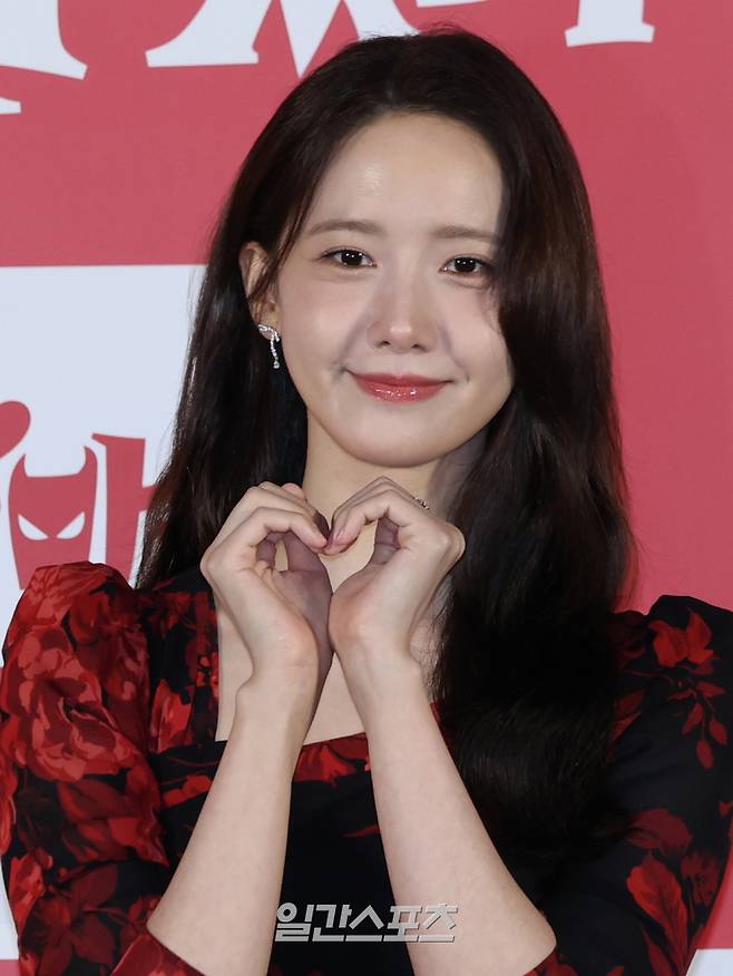 배우 임윤아가 9일 오전 서울 용산구 CGV용산아이파크몰에서 열린 영화 '악마가 이사왔다' 제작보고회에 참석해 포토타임을 갖고 있다. '악마가 이사왔다'는 새벽마다 악마로 깨어나는 선지를 감시하는 기상천외한 아르바이트를 하게 된 청년 백수 길구의 영혼 탈탈 털리는 이야기를 담은 악마 들린 코미디. 내달 13일 개봉. 서병수 기자 qudtn@edaily.co.kr /2025.07.09/