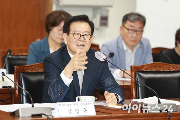 김영규 청주의료원장 후보자가 17일 열린 충북도의회 인사청문특별위원회에서 발언하고 있다. 2025. 07. 17. [사진=아이뉴스24 DB]