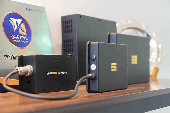 에타일렉트로닉스는 차폐재 교체를 통해 더 작고 가볍고 효과적인 무선전력전송 설루션을 만들고자 한다 / 출처=IT동아