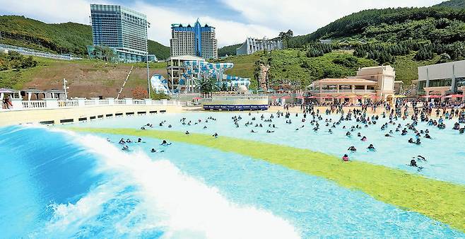 강원도 정선 고원지대에 자리한 하이원 워터월드 [사진 하이원 워터월드]