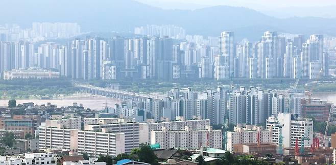 지난 20일 서울 남산 전망대에서 바라본 서울 아파트 모습. /사진=연합뉴스