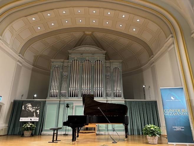 게자 안다 콩쿠르 무대 / 사진. © 권혜린