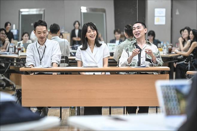22일 세종문화회관 S씨어터 연습실에서 이준우 연출(왼쪽부터)과 배우 백은혜, 김호영이 취재진의 질문에 답하고 있다./사진=세종문화회관