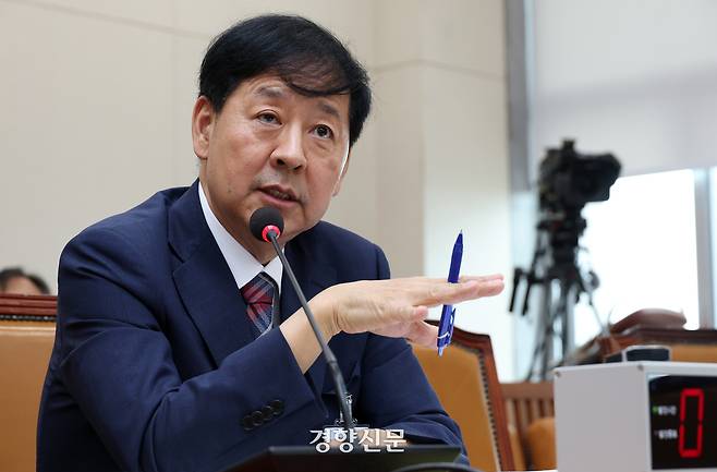 구윤철 부총리 겸 기획재정부 장관이 17일 국회 기획재정위원회에서 열린 인사청문회에서 의원들의 질의에 답하고 있다.  권도현 기자
