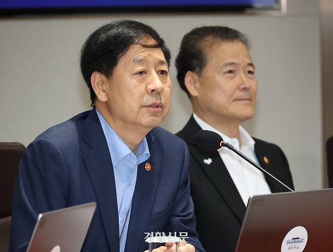 국무회의에 처음 참석한 구윤철 부총리 겸 기획재정부 장관이 22일 서울 용산구 대통령실 국무회의장에서 인사말을 하고 있다. 김창길 기자