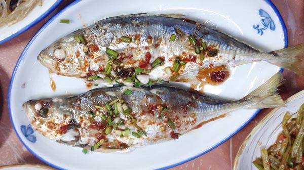 동네 낚시꾼에게 반가운 생선 ‘매가리(전갱이)’로 만든 구이.