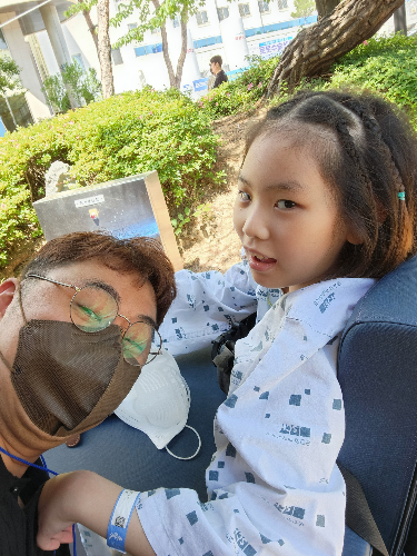 이상원 씨가 딸 지영이와 병원에서 함께 찍은 사진. [이상원 씨 제공]
