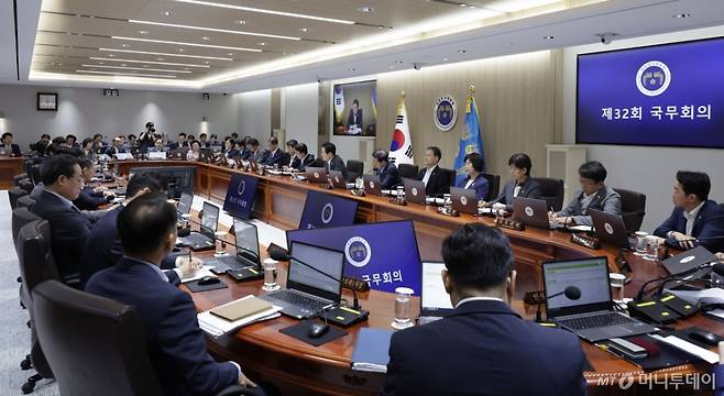 [서울=뉴시스] 최동준 기자 = 이재명 대통령이 22일 서울 용산 대통령실 청사에서 열린 국무회의에서 발언하고 있다. 2025.07.22. photocdj@newsis.com /사진=최동준