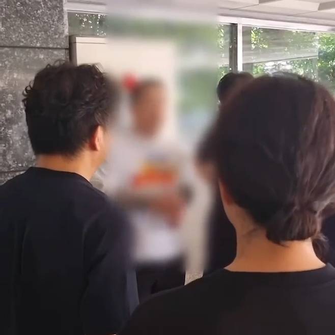 당근마켓에서 부동산 허위 매물을 올리고 피해자들을 속여 계약금을 편취한 피의자 체포장면. [마포경찰서 제공]