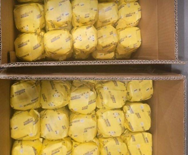 [서울=뉴시스] 단체 예약 주문에 만든 밥버거 100개를 노쇼로 인해 전량 폐기할 위기에 처한 자영업자가 이를 무료로 나눴다는 소식이 전해졌다. (사진 = 당근마켓 캡처) 2025.07.21.  *재판매 및 DB 금지