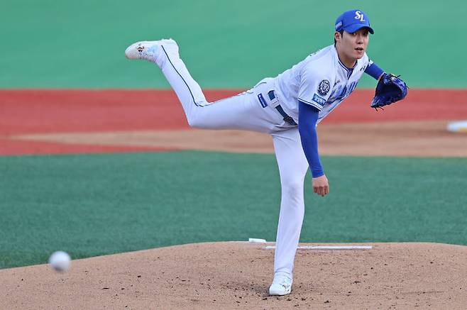 [서울=뉴시스] 프로야구 삼성 라이온즈 원태인이 14일 포항야구장에서 열린 2025 신한 쏠뱅크 KBO리그 KT 위즈와의 경기에 선발 등판해 공을 던지고 있다. (사진=삼성 라이온즈 제공) 2025.05.14. *재판매 및 DB 금지