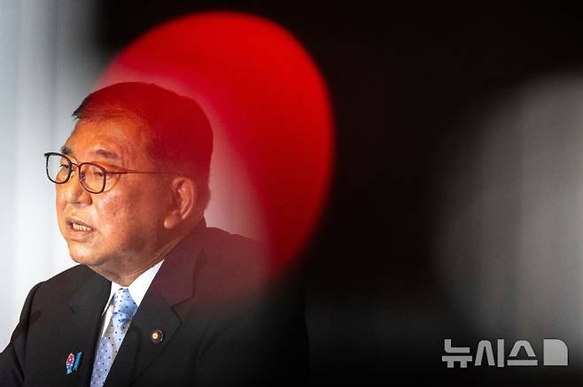 [도쿄=AP/뉴시스] 이시바 시게루 일본 총리가 21일 도쿄 자민당 본부에서 열린 기자회견에 참석해 발언하고 있다. 2025.07.21. photo@newsis.com