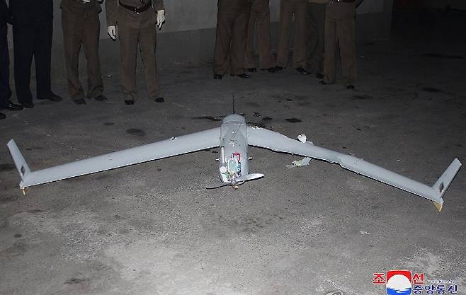 북한이 평양에서 한국군에서 운용하는 드론과 동일 기종의 무인기 잔해를 발견했다고 주장하며 관련 사진을 공개했다. 연합뉴스