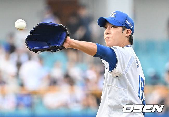 [OSEN=대구, 이석우 기자] 22일 대구삼성라이온즈파크에서 2025 신한 SOL 뱅크 KBO 리그 삼성 라이온즈와 SSG 랜더스의 경기가 열렸다. 홈팀 삼성은 원태인이, 방문팀 SSG는 화이트가 선발 출전했다. 삼성 라이온즈 선발 투수 원태인이 역투하고 있다. 2025.07.22 / foto0307@osen.co.kr