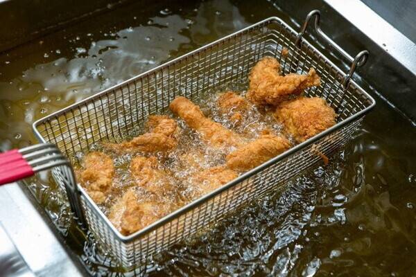 2만원짜리 치킨을 3번 주문하면 3만원의 환급 혜택을 받을 수 있다. 게티이미지