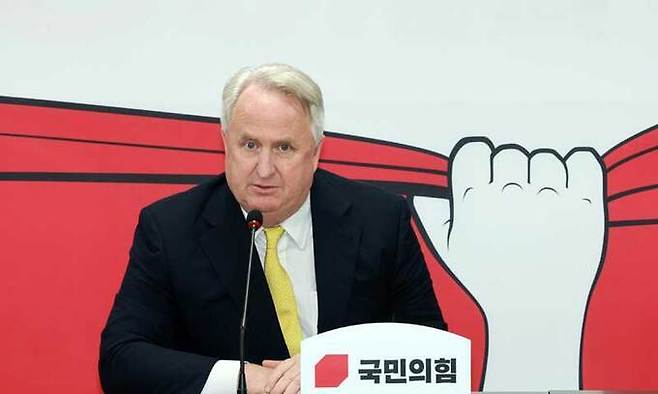 2023년 11월 23일 당시 국민의힘 인요한 혁신위원장이 서울 영등포구 국민의힘 중앙당사에서 열린 혁신위원회 10차 회의에서 발언하고 있다. 뉴시스