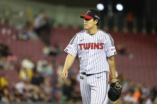 LG 김진성은 시즌 초반 흔들렸던 불펜진의 한 축을 맡아 전반기 50경기에 출전했다. 그는 후반기에도 어떻게든 팀에 보탬이 되고자 다짐했다. 사진제공｜LG 트윈스