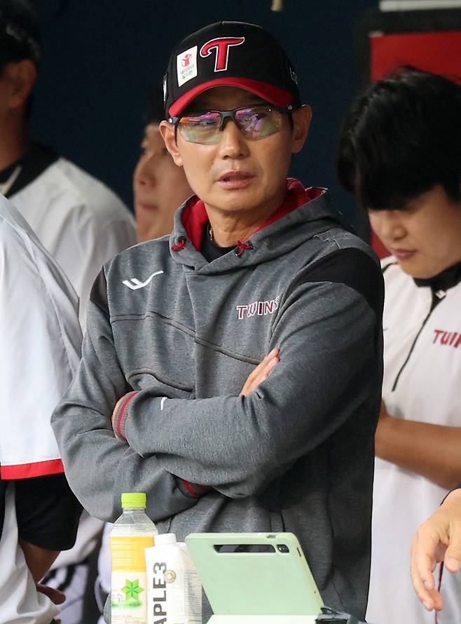 LG는 전반기 막바지 총력을 다짐했지만, 타선 침체에 발목이 잡혀 원하는 만큼 승리하지 못했다. LG는 독한 야구를 토대로 후반기 치고 나가려 한다.