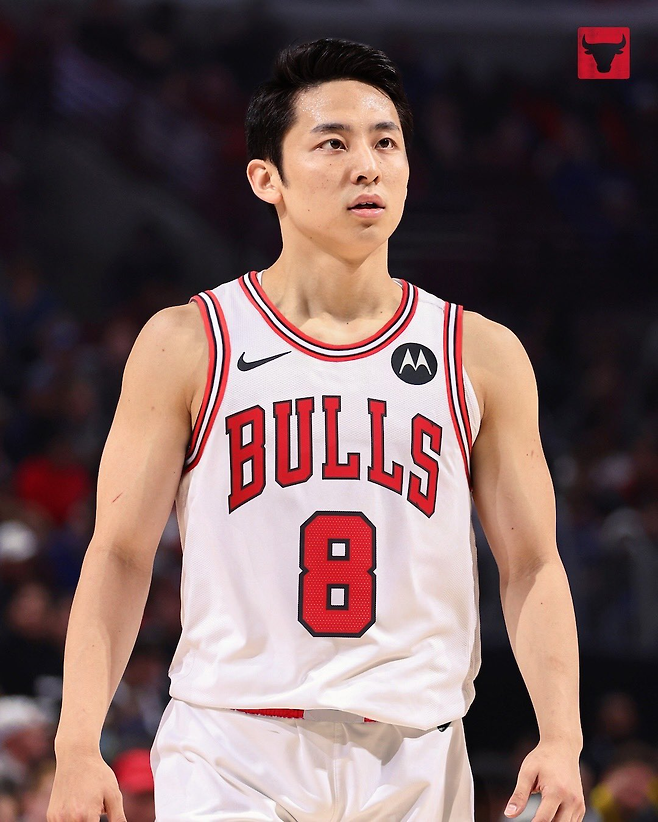 시카고 불스와 투웨이 계약을 맺고 등번호 8번을 받은 가와무라 유키. 시카고 불스 SNS
