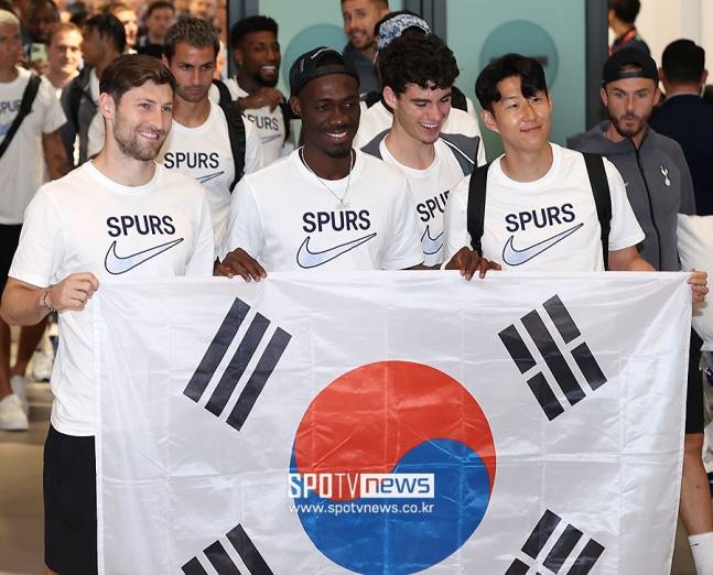 ▲ 이번 여름 손흥민을 향한 다양한 루머가 쏟아지고 있다. 손흥민이 토트넘에서 학수고대하던 우승 숙원을 푼 지금 계약이 1년밖에 남지 않다보니 이적설이 줄을 잇고 있다. 토트넘에서 모든 일을 해냈다는 손흥민을 향해 새로운 도전의 장을 마련해주려는 해외리그 팀들의 관심과 함께 두둑한 이적료를 손에 넣으려는 토트넘의 바람이 맞아떨어지는 모양새다.&nbsp;ⓒ 곽혜미 기자