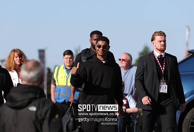 ▲ 폴 포그바는 유튜버 ‘아이쇼스피드’와 인터뷰에서 “맨체스터 유나이티드는 래시포드의 등번호까지 빼앗았다. 팀을 떠나는 것은 이해된다. 래시포드는 대단한 선수다. 바르셀로나는 훌륭한 자산을 얻었고, 맨체스터 유나이티드는 큰 손실을 입었다"고 이적 사가를 정리했다.