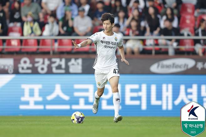 Gangwon FC defender Shin Min -ha, who ranked third in the K -League market value based on the International Sports Research Institute (CIES) under the FIFA. /Photo = Korean Professional Football Federation Provided
