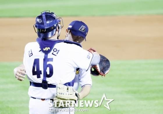 두산 마무리 김택연이 지난 6일 잠실구장에서 열린 2025 KBO 리그 두산 베어스와 KT 위즈의 경기에서 9회초 구원 등판, 팀 승리를 지켜내고 있다. /사진=강영조 선임기자