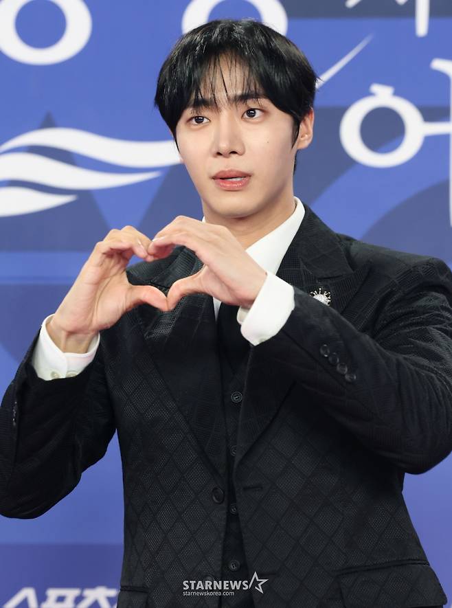 (인천=뉴스1) 권현진 기자 = 배우 추영우가 18일 인천 중구 파라다이스시티에서 열린 ‘제4회 청룡시리즈어워즈’ 레드카펫 행사에 참석해 포즈를 취하고 있다. 2025.7.18/뉴스1  Copyright (C) 뉴스1. All rights reserved. 무단 전재 및 재배포,  AI학습 이용 금지. /사진=(인천=뉴스1) 권현진 기자