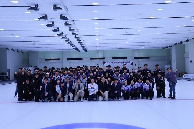 선수단 단체 사진. /사진=대한컬링연맹 제공