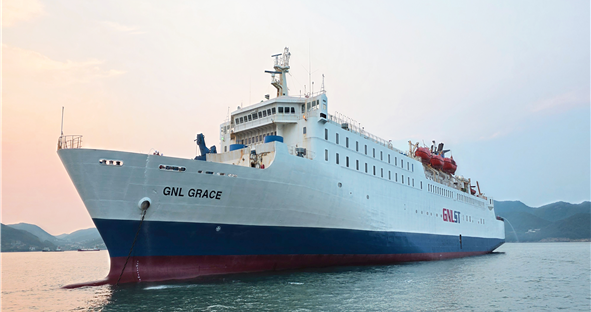 강원도는 국제여객선 '지앤엘그레이스호'가 26일 속초항에 입항해 8월부터 정기 운항에 나설 계획이라고 밝혔다 / 강원도