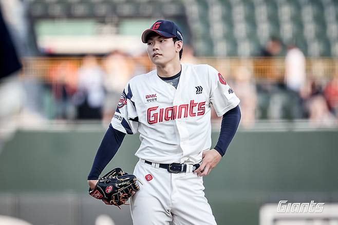 2025시즌 후반기 롯데 자이언츠 불펜 필승조의 핵으로 떠오른 좌완 파이어볼러 유망주 홍민기. 사진 롯데 자이언츠