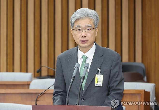 발언하는 김상환 헌재소장 후보 (서울=연합뉴스) 박동주 기자 = 김상환 헌법재판소장 후보자가 21일 서울 여의도 국회에서 열린 인사청문회에서 발언하고 있다. 2025.7.21 pdj6635@yna.co.kr