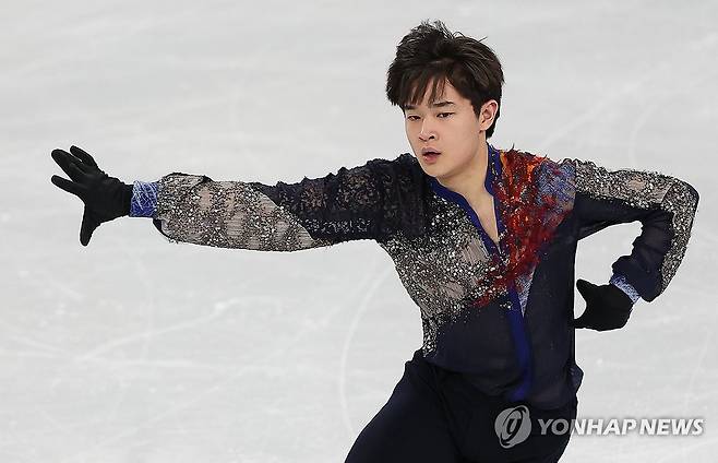 연기 펼치는 김현겸 [연합뉴스 자료사진]