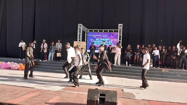 20일(현지시간) 열린 앙골라 K팝 월드 페스티벌 지역 예선 [주앙골라 한국대사관 제공=연합뉴스]