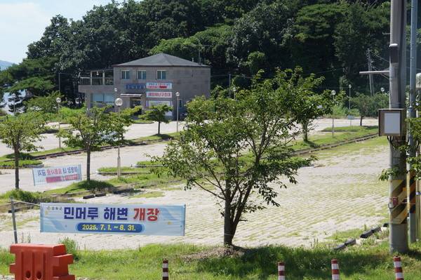 7월23일 민머루해수욕장 주차장은 단 한 대 차량도 보이지 않았다. [사진=이장원 기자]