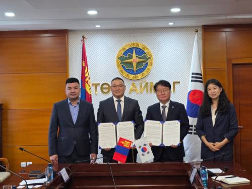 ◇강원특별자치도는 지난 21일부터 24일까지 몽골 튜브도를 공식 방문, ‘교류협력 확대 공동선언’을 채택하는 등 행정 및 농업 분야 협력을 이어나갔다.