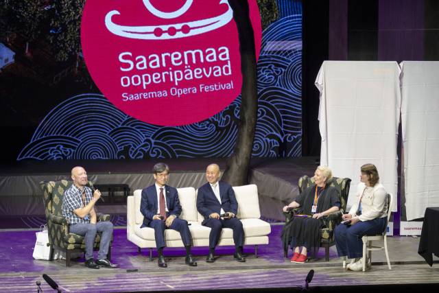 22일 2025 사아레마 오페라 페스티벌 개막을 앞두고 김일응 주에스토니아 대사와 정갑균 대구오페라하우스 관장이 현지 기자회견을 진행하고 있다. Gunnar Laak/Saaremaa Opera Festival