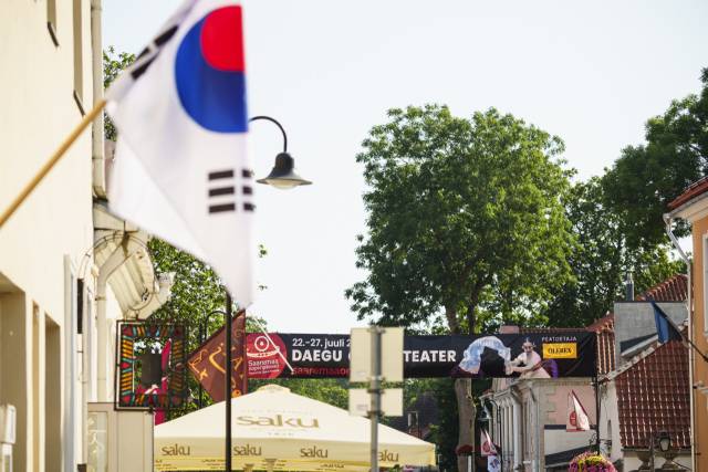 2025 사아레마 오페라 페스티벌이 열리는 에스토니아 쿠레사레 곳곳에 태극기가 걸렸다. Gunnar Laak/Saaremaa Opera Festival