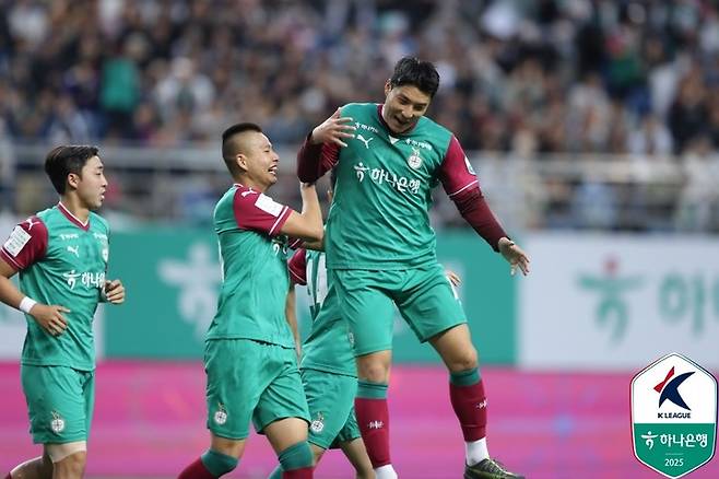 대전하나시티즌 주민규(오른쪽)