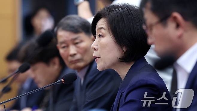 오영주 장관이 현장간담회를 하는 모습. 2025.4.3/뉴스1 ⓒ News1 박지혜 기자