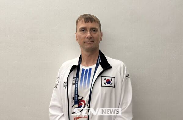 하젝 파벨 대한민국 인라인 프리스타일 대표팀 코치가 인터뷰 자세를 취하고 있다. /사진(제천)=강의택 기자