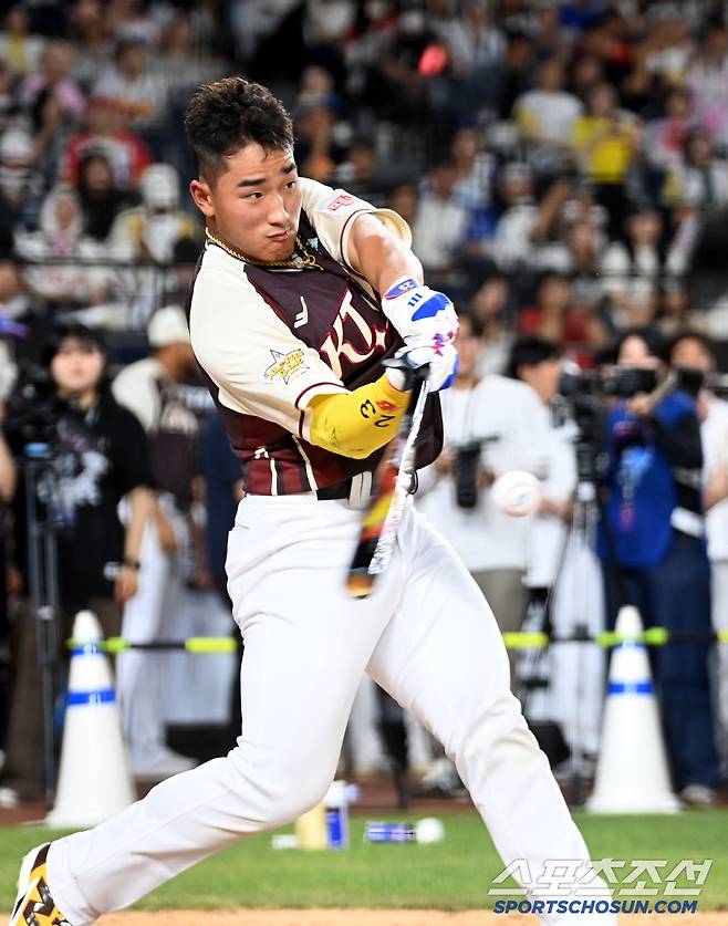 11일 대전 한화생명볼파크에서 열린 2025 KBO 올스타전 홈런 더비, KT 안현민이 타구를 날리고 있다. 대전=허상욱 기자wook@sportschosun.com/2025.07.11/