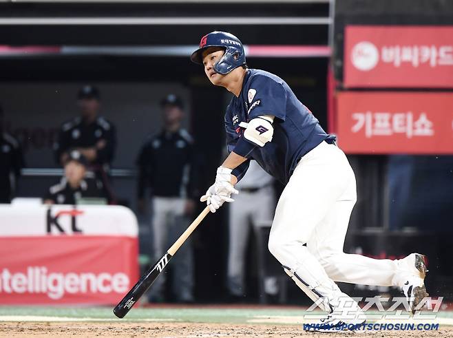 12일 수원 KT위즈파크에서 열린 롯데-KT전. 5회초 2사 1, 2루 손호영이 1타점 동점 적시타를 치고 있다. 수원=정재근 기자 cjg@sportschosun.com/2025.6.12/