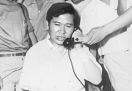 납치 사건 닷새 뒤인 1973년 8월 13일 서울 자택에서 전화 통화를 하고 있는 김대중./조선일보 DB
