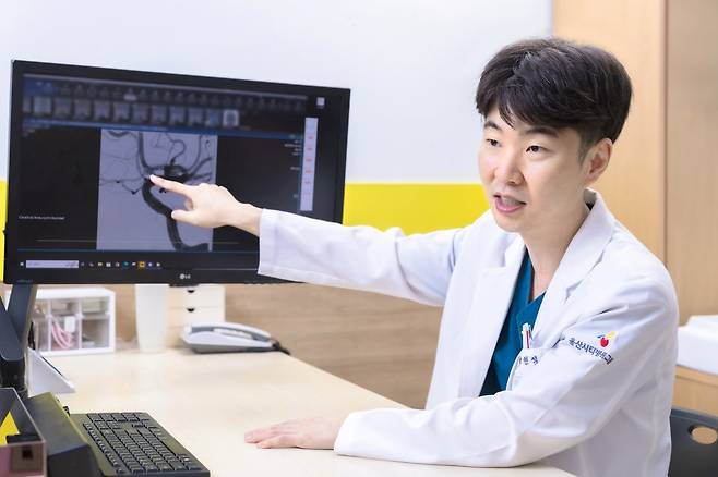 박현석 울산시티병원 센터장은 “뇌동맥류 치료에서 코일 색전술은 머리를 열지 않고도 시술을 끝낼 수 있어 환자에게 신체적·심리적 부담을 크게 줄여주는 장점이 있다”고 말했다. 울산시티병원 제공