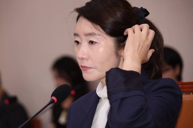 강선우 여성가족부 장관 후보자가 지난 14일 국회 여성가족위원회에서 열린 인사청문회에서 위원의 질문을 받고 있다. [연합뉴스]