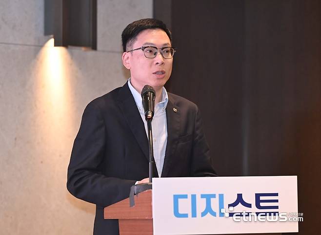 DGIST 퓨처 인사이트 포럼이 대구경북과학기술원(DGIST) 주최, 전자신문 후원으로 23일 서울 양재동 엘타워에서 열렸다. 박경준 피지컬AI 전략추진단장이 '움직이는 AI, 피지컬 AI를 선도하는 디지스트'에 대해 발표하고 있다.  박지호기자 jihopress@etnews.com